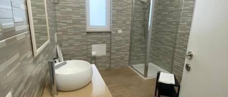 Ilmaiset hygieniatuotteet, saippua, sampoo, vessapaperi