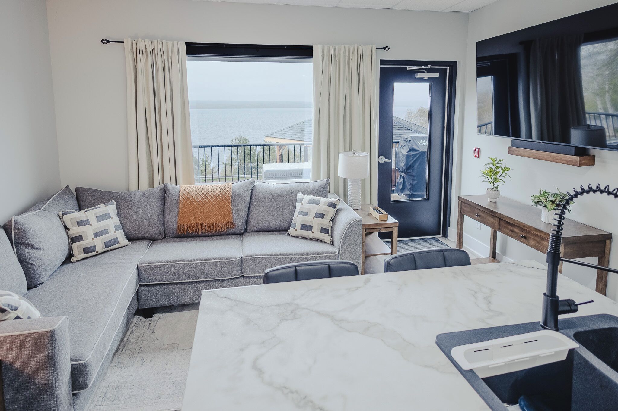 Executive Suite, Ocean View | Living area