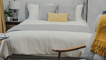 Standard Suite | Laptop workspace, free WiFi