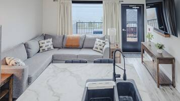 Executive Suite, Ocean View | Living area