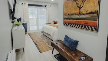 Deluxe Suite | Laptop workspace, free WiFi
