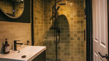 Habitación doble superior, baño privado | Baño | Ducha