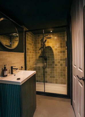 Habitación doble superior, baño privado | Baño | Ducha