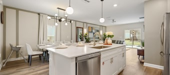 Stylish Home With Pool Hot Tub and Parking