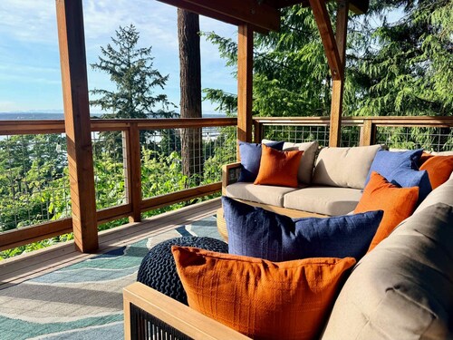 Luxury Bay Retreat Hot Tub Views