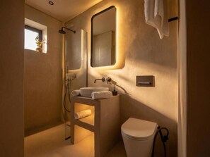 Standard Double Room, Balcony, Mountain View | Bathroom | Shower - Guesthouse Ubuntu (Stellenbosch)