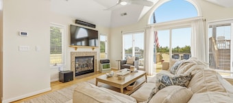 New Listing, King Beds, Dogs, Private Pool, Walk to Beach D0109