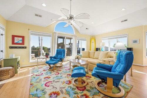 New Listing, King Beds, Dogs, Private Pool, Walk to Beach D0109