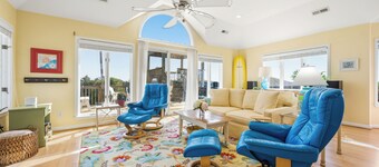 New Listing, King Beds, Dogs, Private Pool, Walk to Beach D0109
