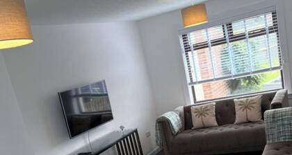 Ayr 2-bed House, Sleeps 4 With Garden & Parking