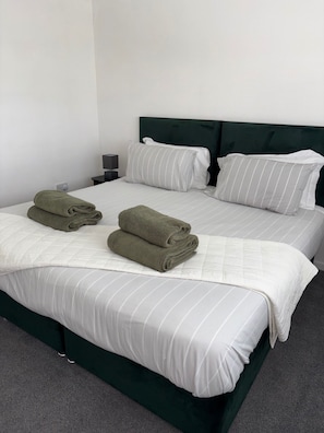 2 bedrooms, WiFi (free), bed sheets