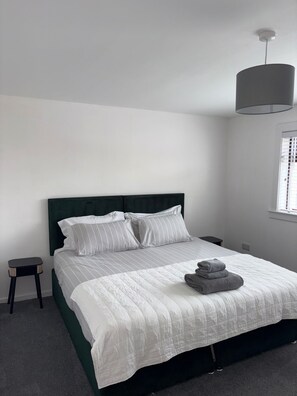 2 quartos, Wi-Fi de cortesia, roupa de cama