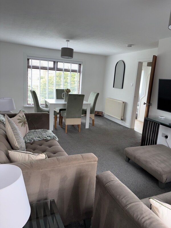 Ayr 2-bed House, Sleeps 4 With Garden & Parking - Ayr