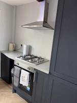 Refrigerador, microondas, horno, placa de cocina
