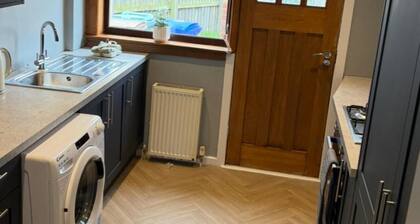 Ayr 2-bed House, Sleeps 4 With Garden & Parking