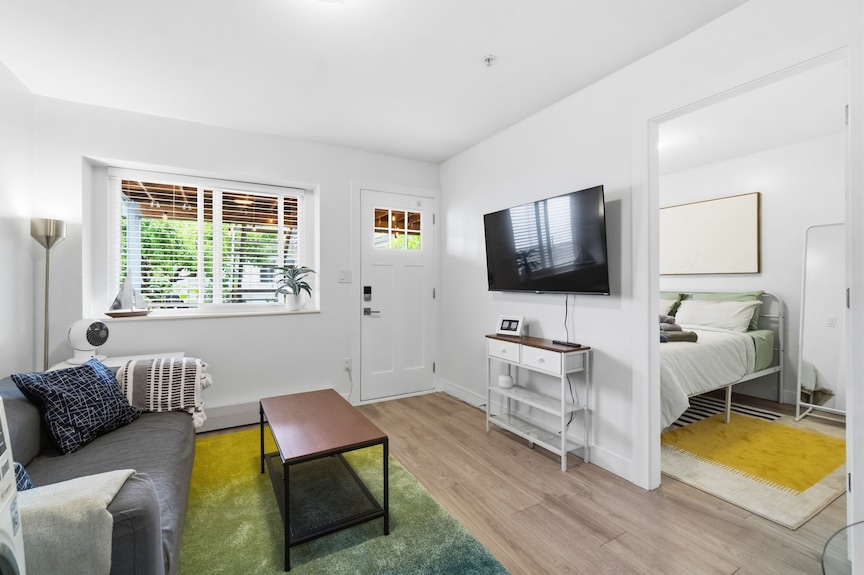 Bright 2-bed Garden Suite, Walk To Main Street - Vancouver