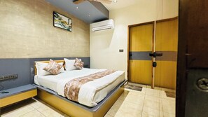 Deluxe Double Room, City View | In-room safe, desk, laptop workspace, iron/ironing board - The Gift City Hotel (Ahmedabad)