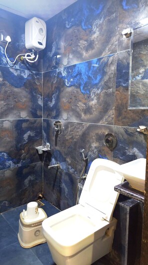 Deluxe Double Room, City View | Bathroom | Free toiletries, slippers, towels, soap - The Gift City Hotel (Ahmedabad)