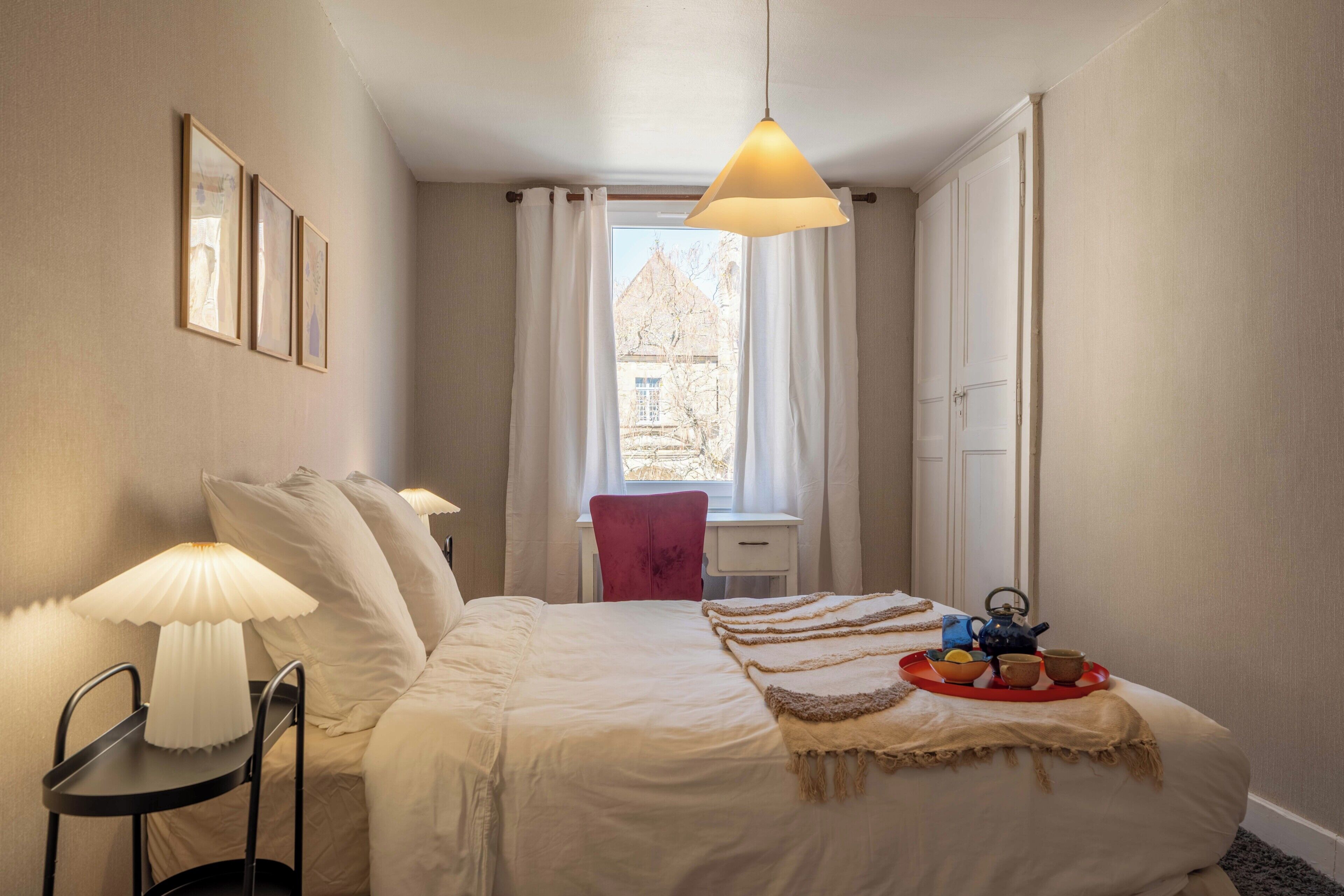 2 bedrooms, iron/ironing board, Internet, bed sheets
