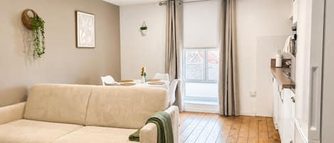 Classic Apartment, 1 Bedroom, Kitchen | Living area | 100-cm flat-screen TV with digital channels, Netflix, streaming services