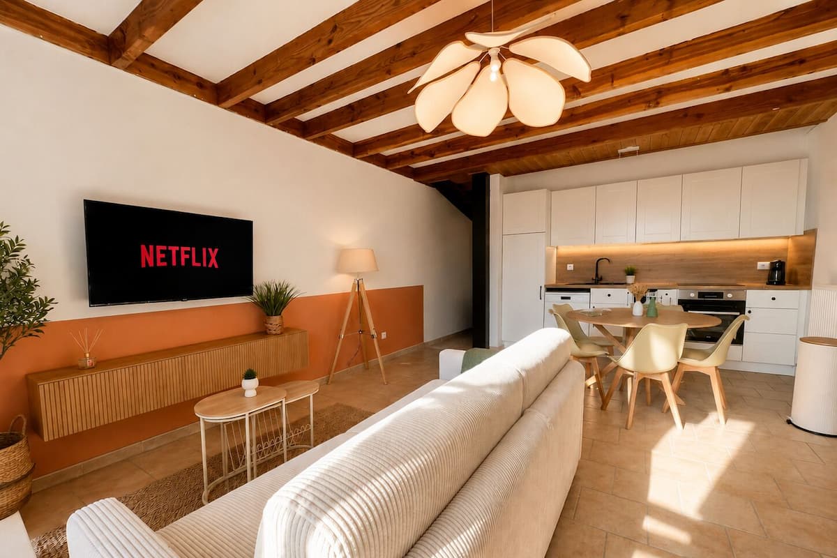 100-cm flat-screen TV with digital channels, Netflix, streaming services
