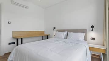 Apartment, Mountain View | In-room safe, iron/ironing board, WiFi (free)
