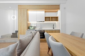 Apartament, vistes a la muntanya | Sala d'estar | Televisor LED de 43 polzades amb canals digitals 