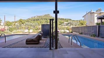 5 outdoor pools