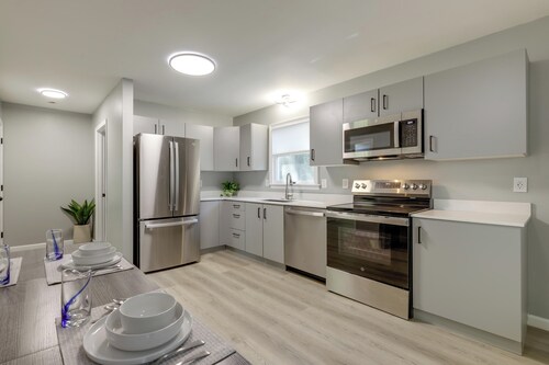 Modern Home, Minutes to Mystic, Casinos and Ocean