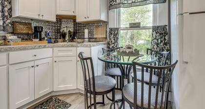 2 Mi to Beach & Boardwalk! New London Haven