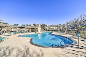 Apartment (3 Bedrooms) | Interior - Golf + Poolside Days! Condo 9 Mi to Sunset Beach (Calabash)