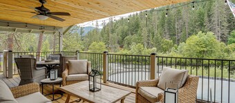 Pool & Dual Decks! Modern Trinity River Retreat