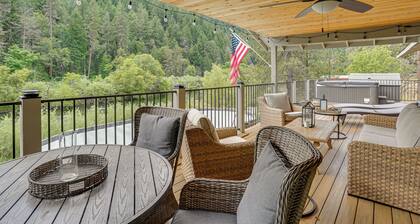 Pool & Dual Decks! Modern Trinity River Retreat