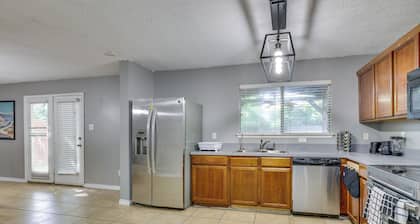 Pets Welcome! Wilmer Haven w/ Private Yard & Patio