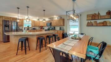 House (4 Bedrooms) | Interior