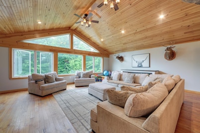 Pet Friendly Family Getaway on 15 Acres!
