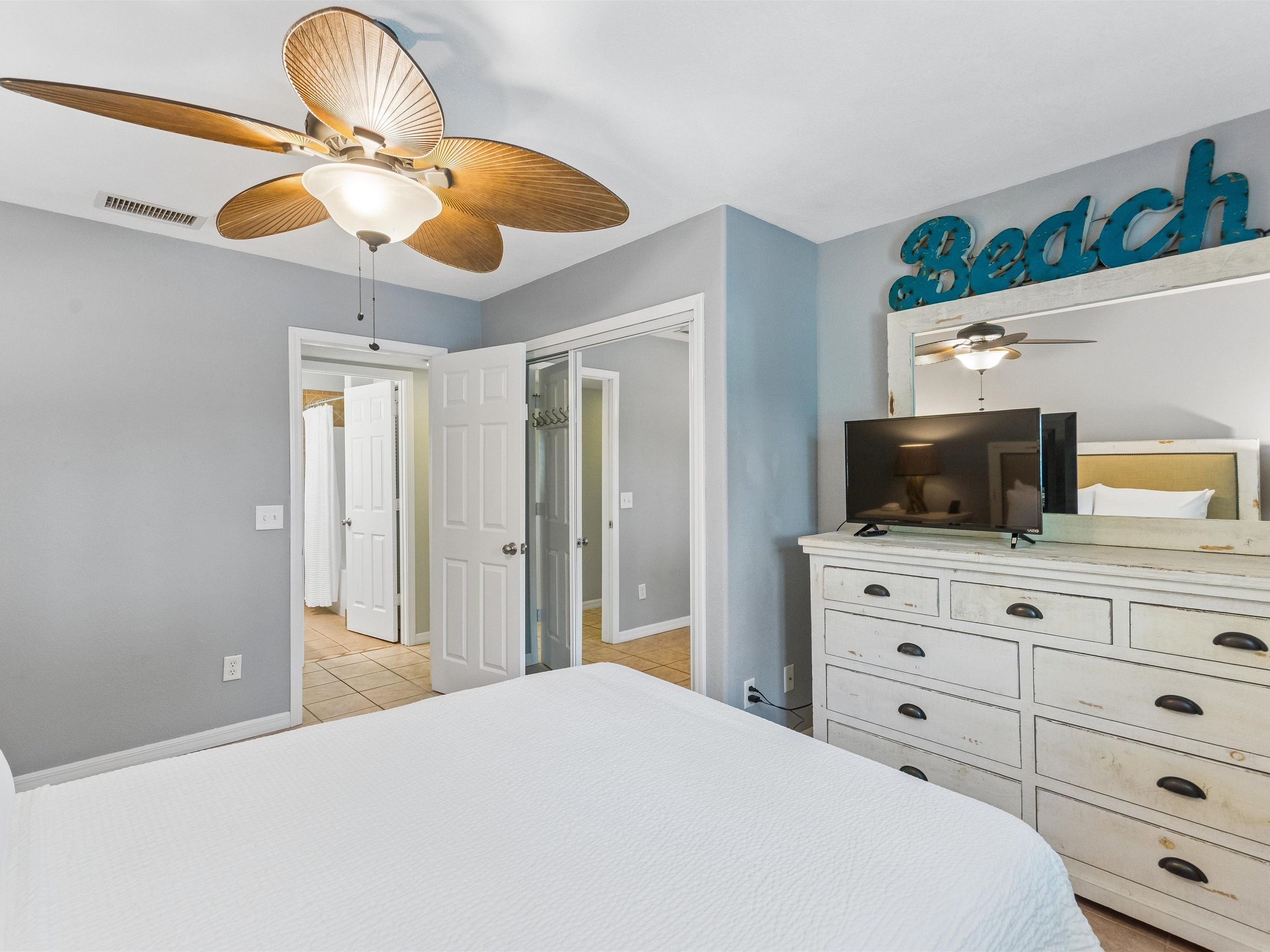 Second Bedroom - Smart TV