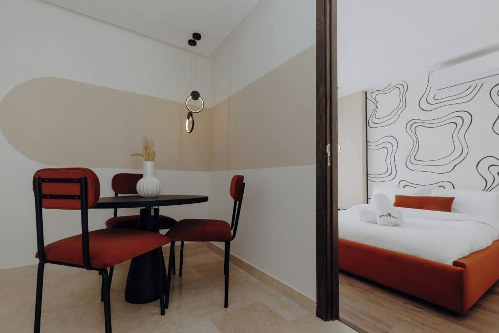 Apartament, balcó, vistes a la ciutat | Servei de restauració