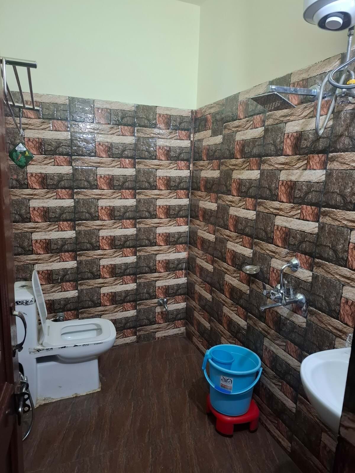 Kamar Deluks, pemandangan gunung | Kamar mandi | Shower, handuk, sabun, dan sampo