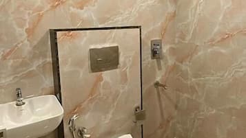 مناشف، صابون، شامبو، ورق حمّام