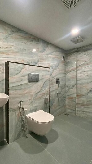 Handtücher, Seife, Shampoo, Toilettenpapier