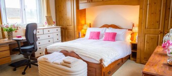 House Sleeps 6 With Enclosed Garden