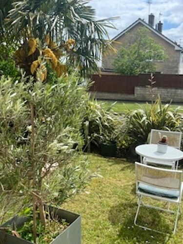 House Sleeps 6 With Enclosed Garden