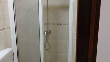 Appartement Familial | Salle de bain | Serviettes fournies, savon, papier toilette