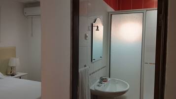 Comfort Double Room | Bathroom | Towels, soap, toilet paper