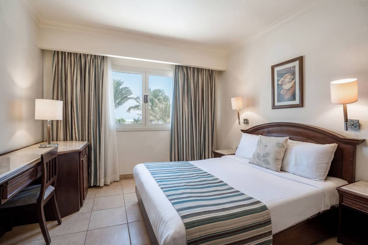 Family Suite, Sea View | In-room safe, iron/ironing board (on request), WiFi (free)