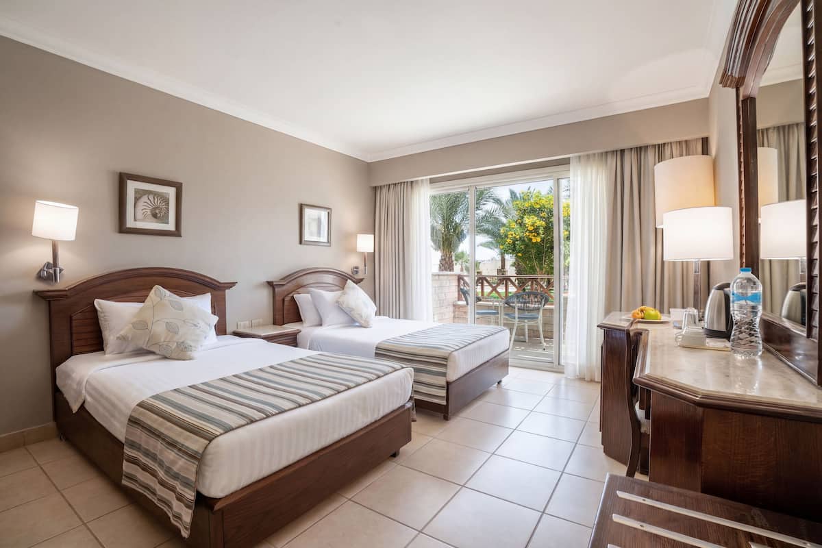 Standard Room, Garden View | In-room safe, iron/ironing board (on request), WiFi (free)