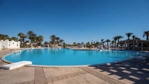 2 piscinas al aire libre