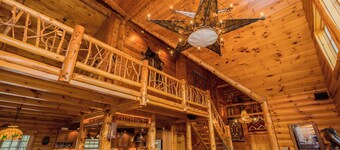 Unique Log Cabin, Hudson Riverfront, minutes to Saratoga