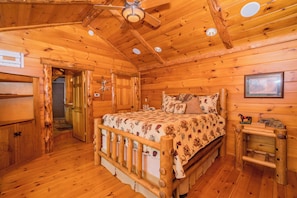 Room - Unique Log Cabin, Hudson Riverfront, minutes to Saratoga (Melrose)